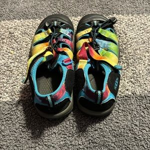 Keen Newport H2 1018441 Rainbow Tie Dye Sandals Shoes Youth Size 5